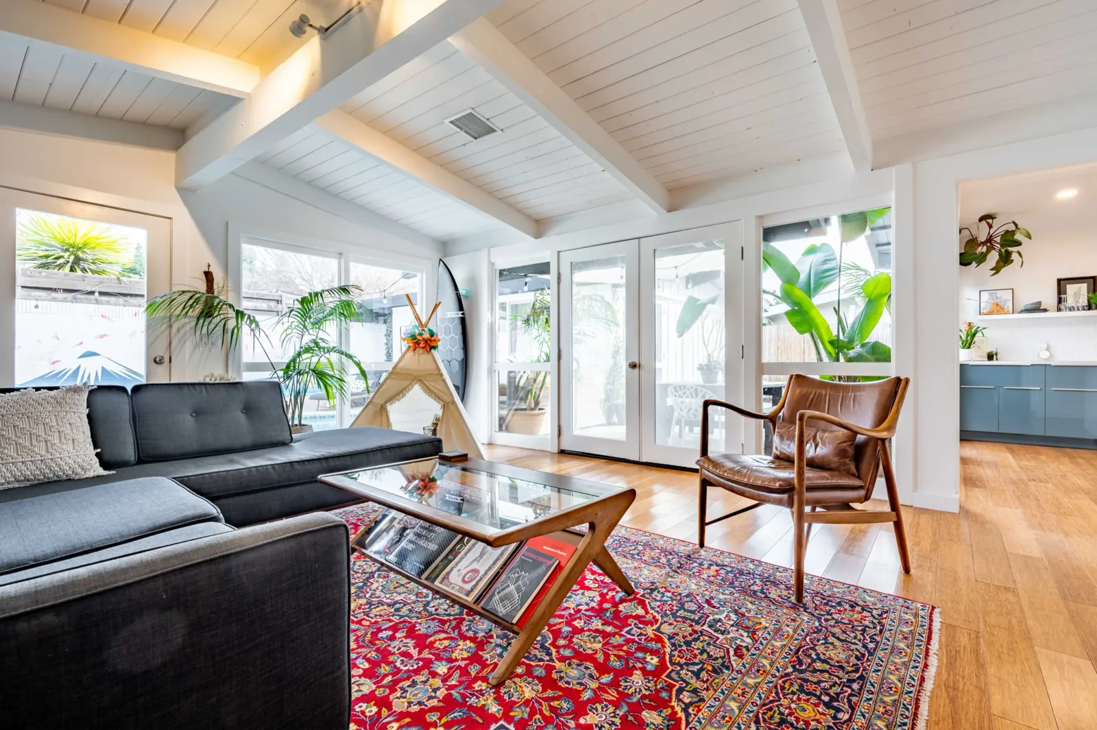 Modern Tropical Cliff May Ranch, photo 2